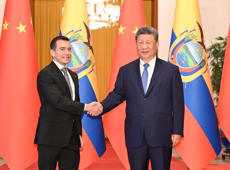 习近平同厄瓜多尔总统诺沃亚会谈
